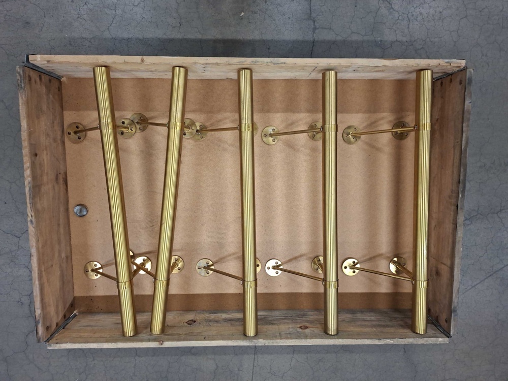 1585731-2 5 brass-colored rods