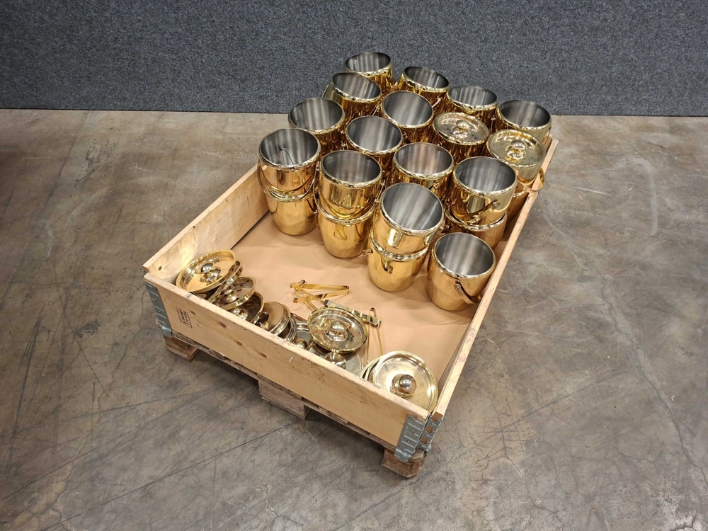 1585732-1 Assortment of ice buckets