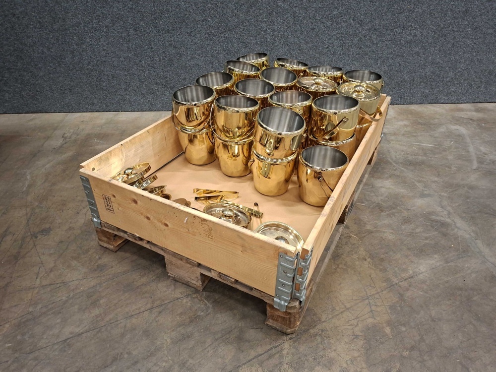 1585732-2 Assortment of ice buckets