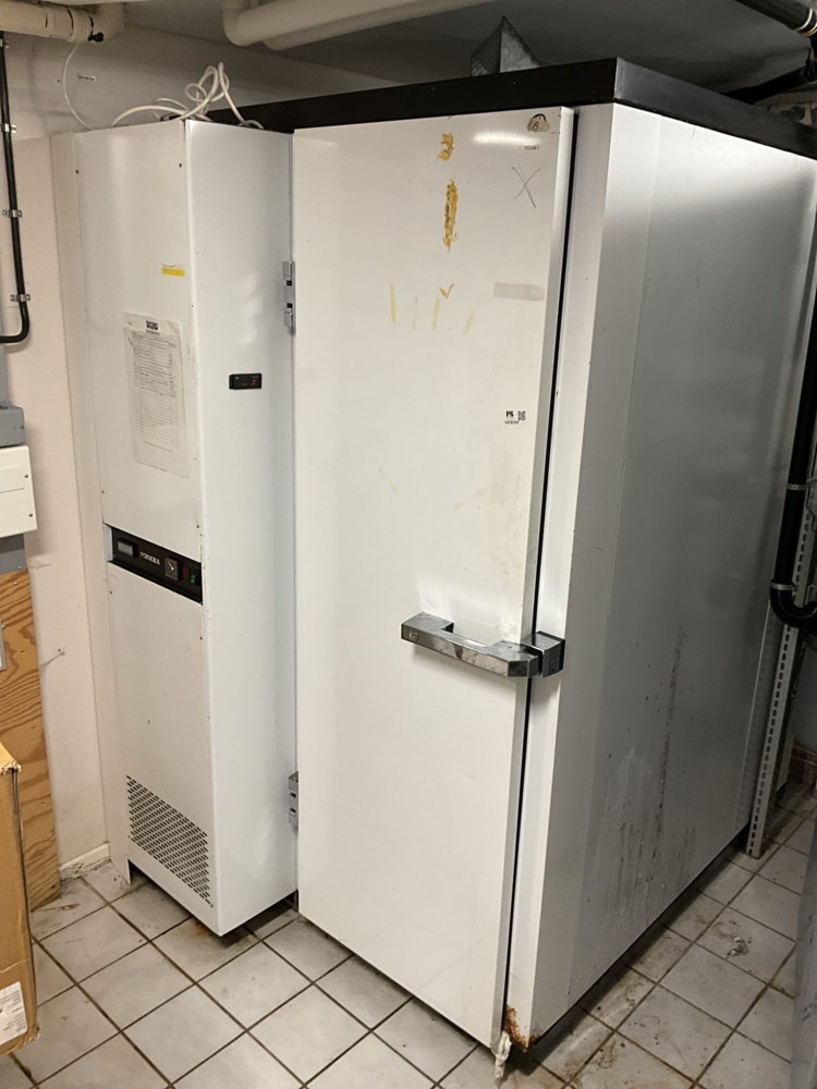 1473737-1 Freezer room - Porkka with its own compressor