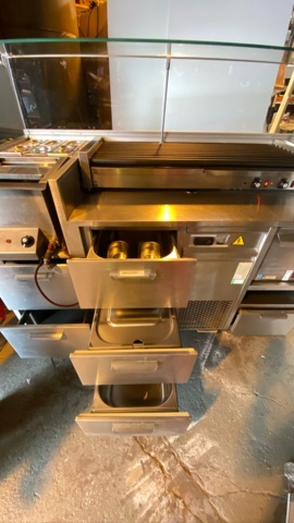 1587414-6 FKI fastfoodstation med rullgrill och kyld förvaring