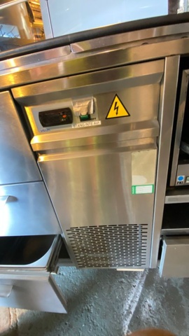 1587414-7 FKI fastfoodstation med rullgrill och kyld förvaring