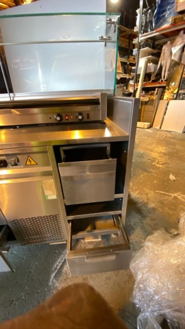 1587414-8 FKI fastfoodstation med rullgrill och kyld förvaring