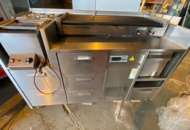 1587414 FKI fastfoodstation med rullgrill och kyld förvaring