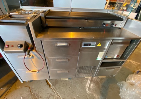 FKI fast food station with roller grill and refrigerated storage