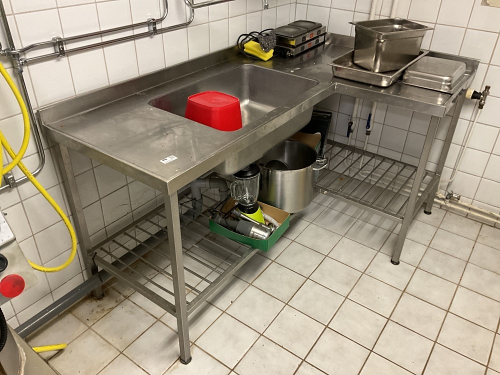 1473740-1 Stainless steel bench at an angle