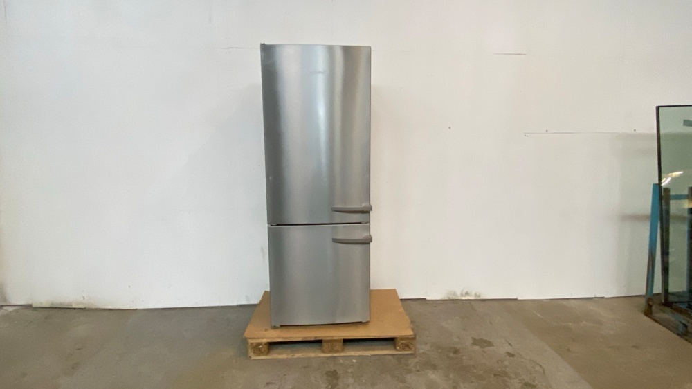 1587417-1 Fridge/freezer extra wide, Miele, built-in ice maker