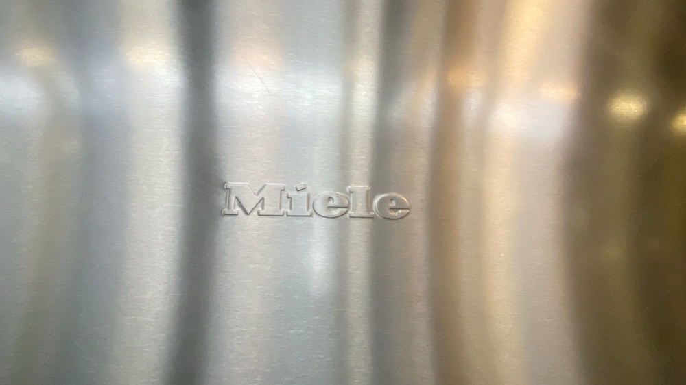 1587417-2 Fridge/freezer extra wide, Miele, built-in ice maker