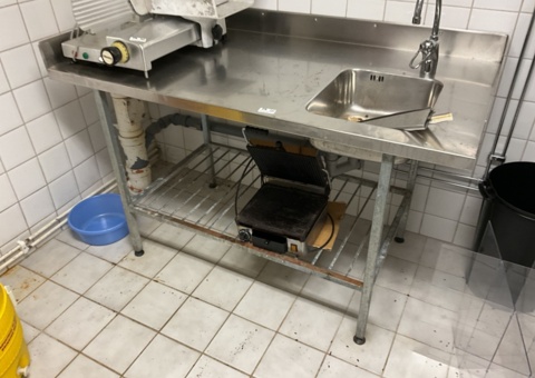 Stainless steel workbench with hob