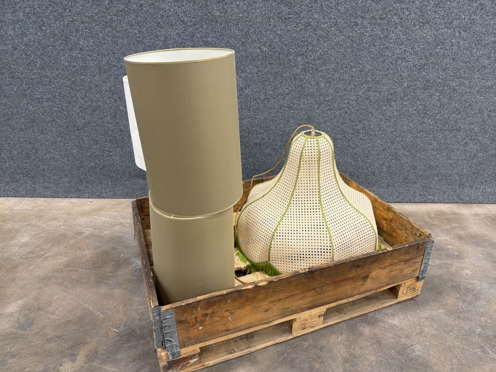 1585738-1 5 lampshades