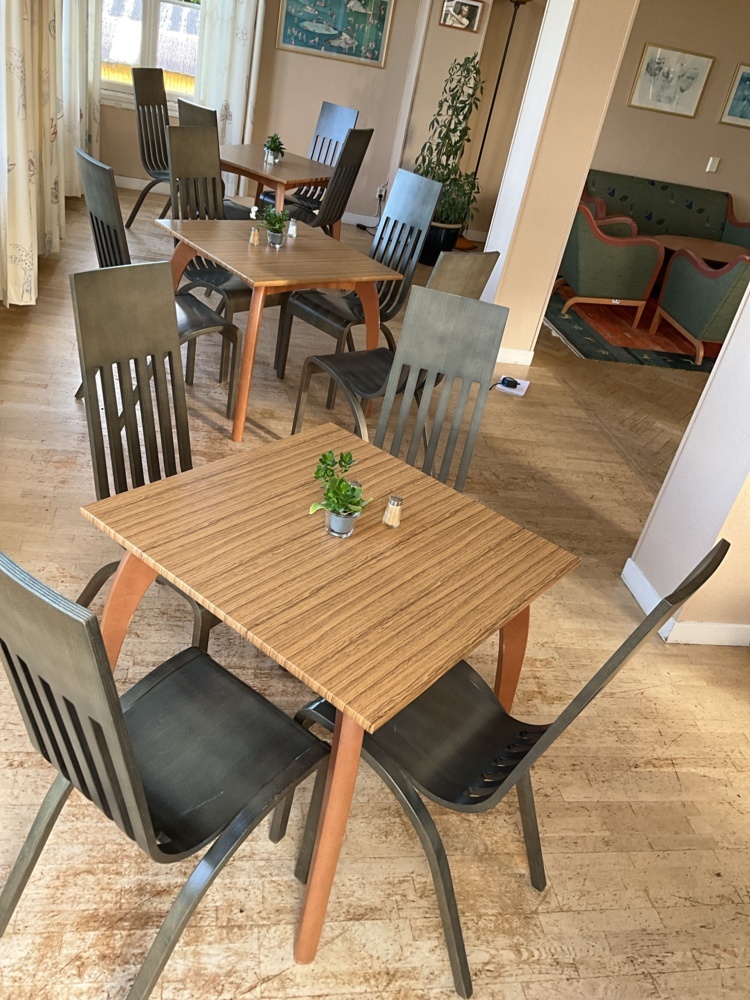 1473751-2 Tables and chairs