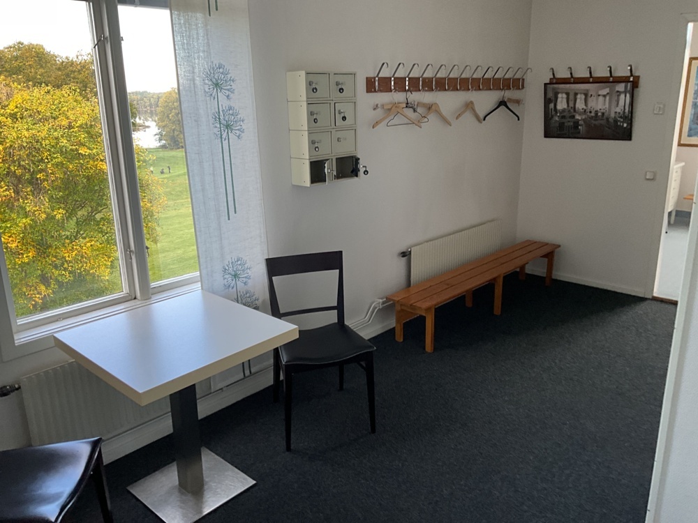 1473753-1 Changing room equipment