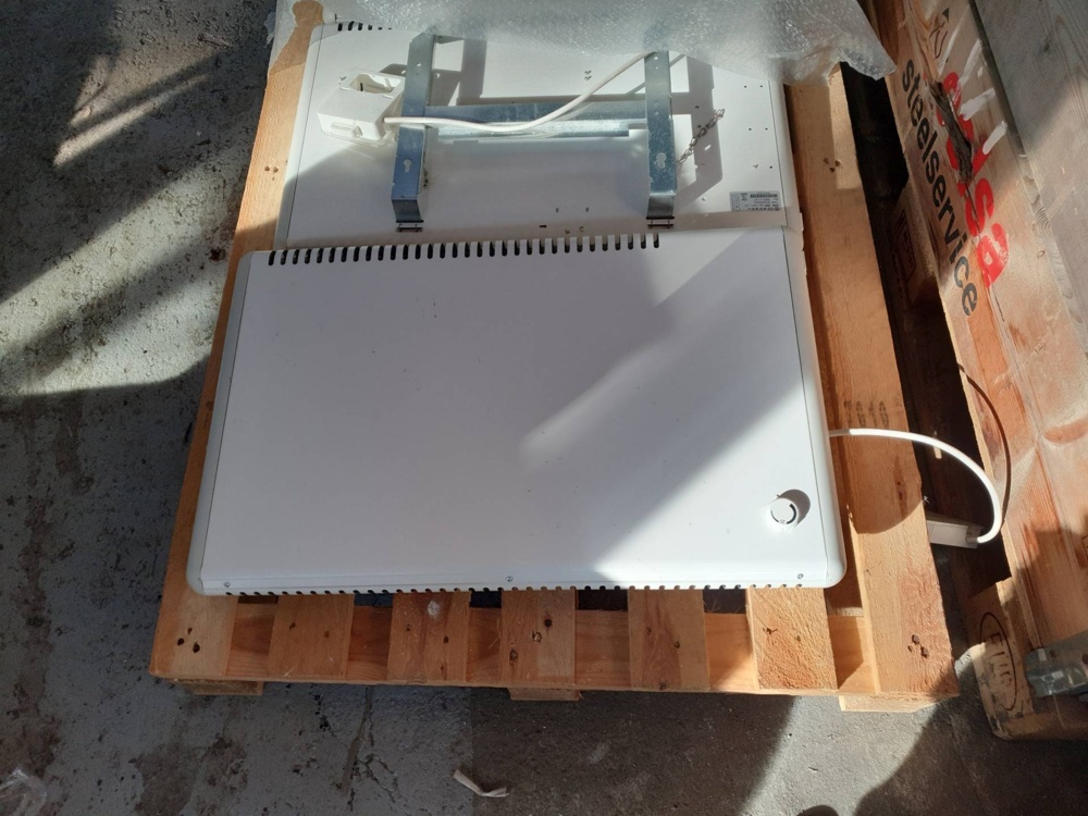 1587422-1 Electric radiators, 4 pcs, 600 watts