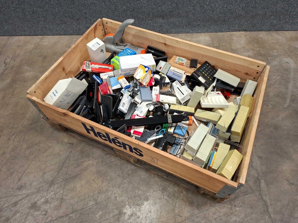 1587440-1 Assortment of office supplies