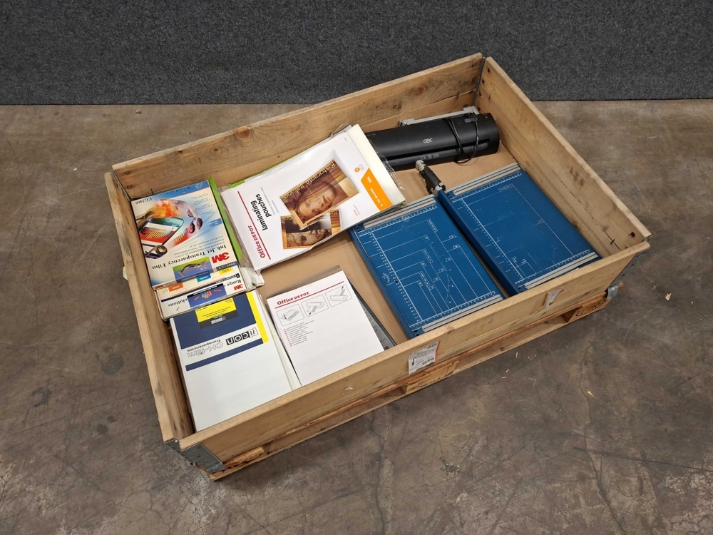 1587441-1 Assortment of office supplies