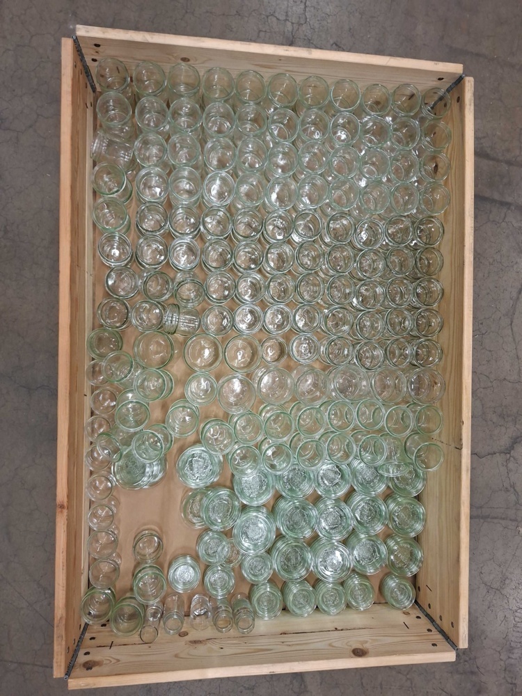1587453-1 Assortment of glass jars