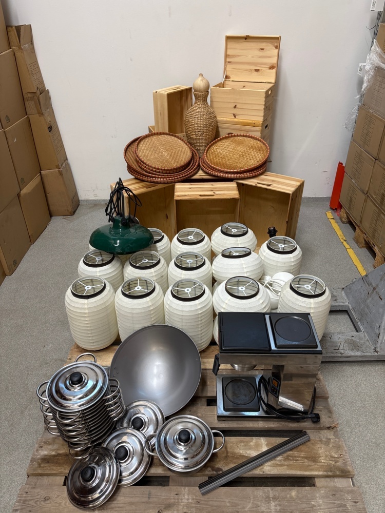 1546225-1 Restaurant equipment and furnishings