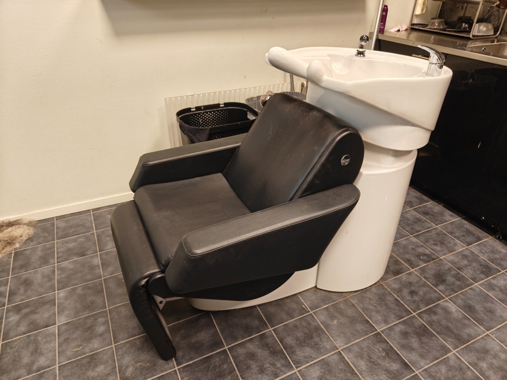 1587540-2 2x Shampoo chairs Olymp