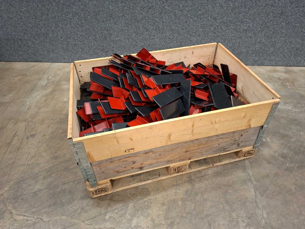 1587458-1 Lot with plastic parts
