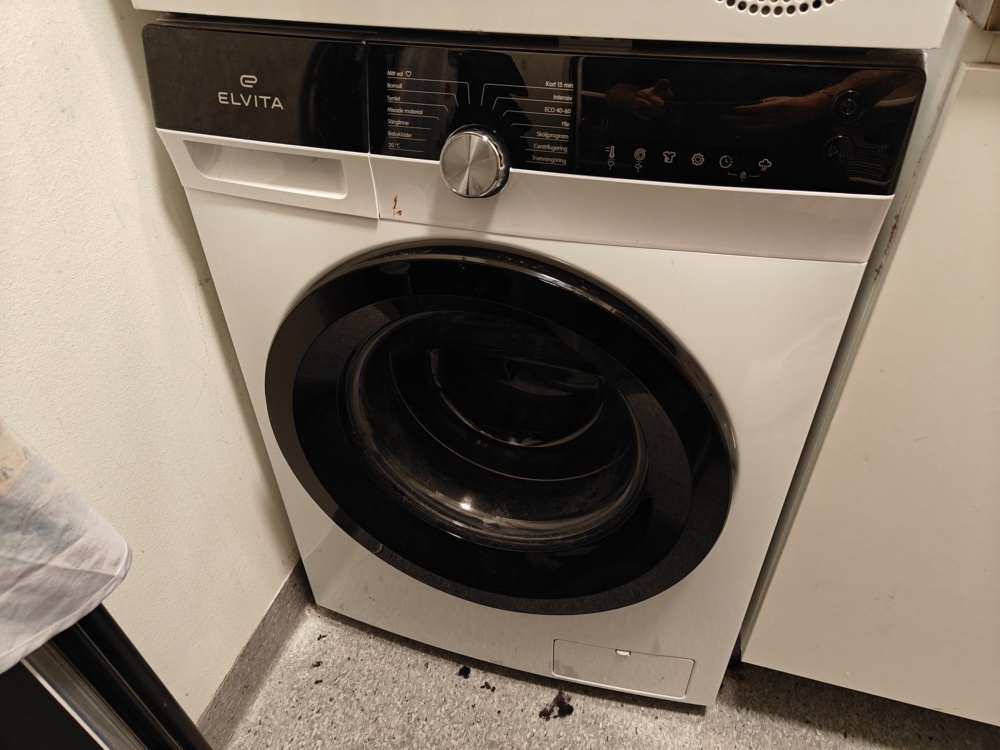 1587543-2 Washing machine & dryer
