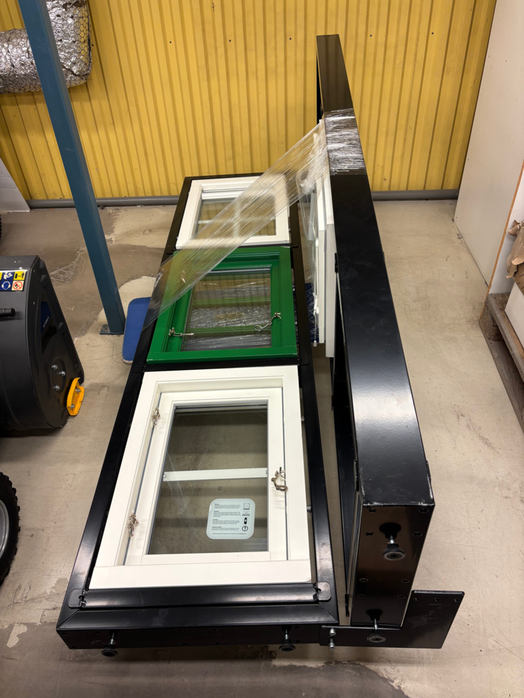 1587612-1 Window display stand with four different windows
