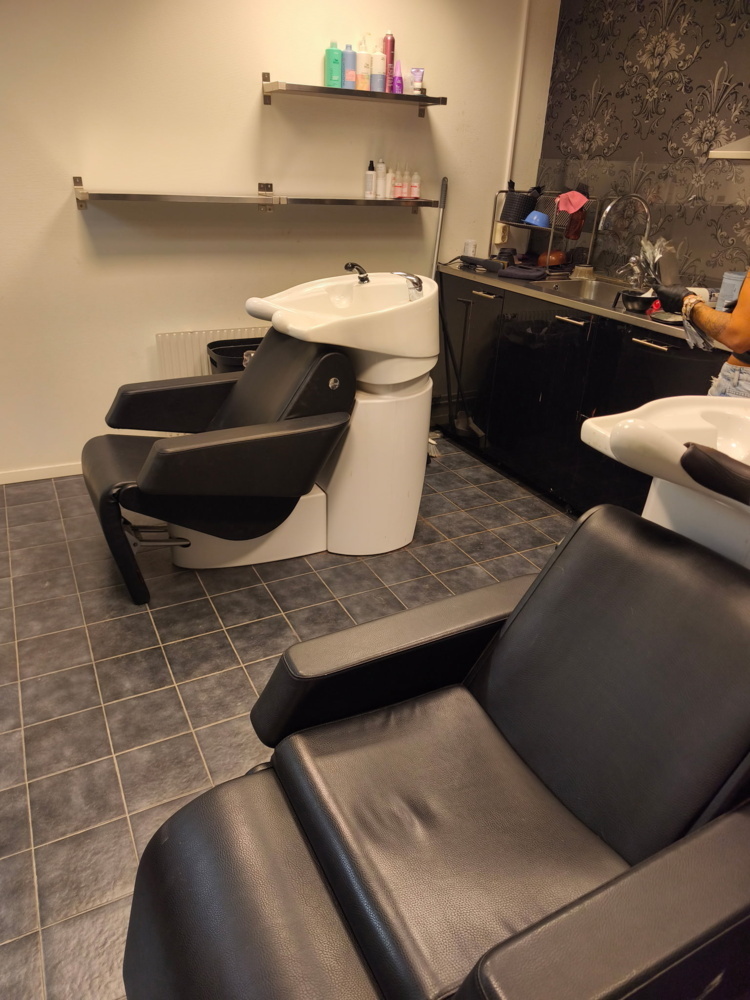1587540-1 2x Shampoo chairs Olymp
