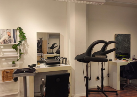 Cutting stations for 6 hairdressers