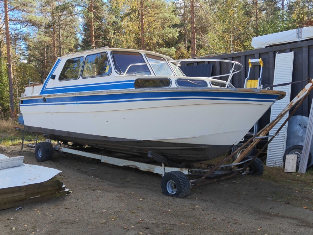 1581695-1 Cabin boat with sheet metal hull and Oldsmobile V8
