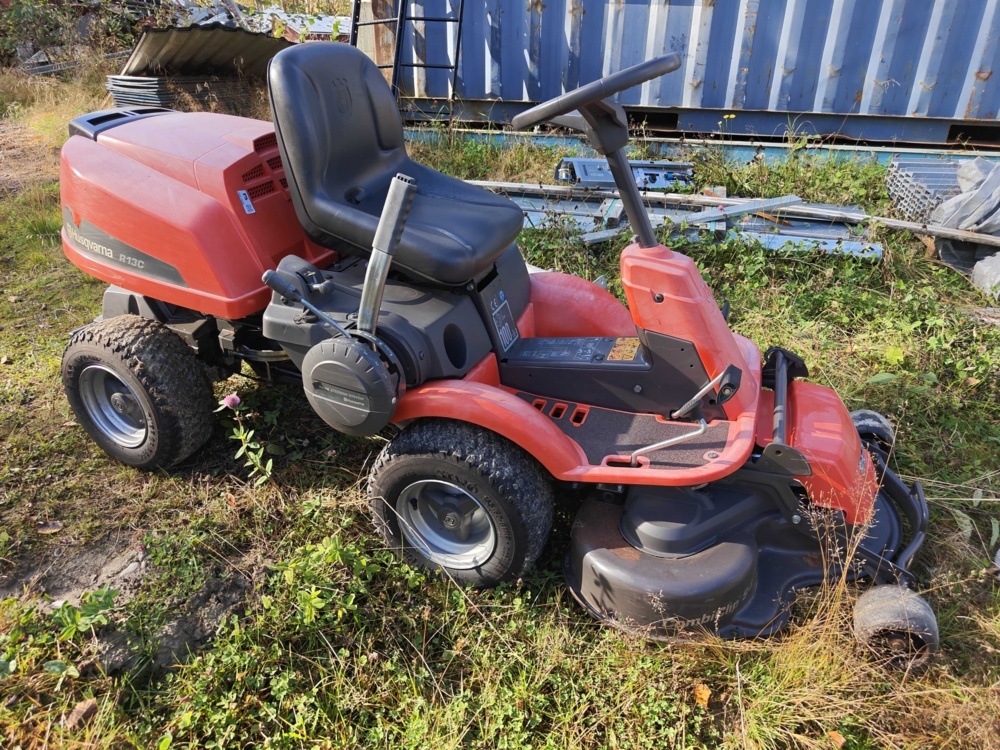 1581696-1 Riding lawn mower Husqvarna R13C -2011 (repair item)