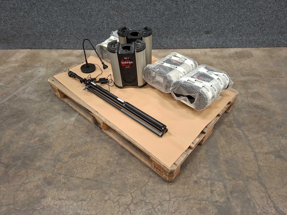 1587483-1 5 light effect projectors Martin Mania DC1