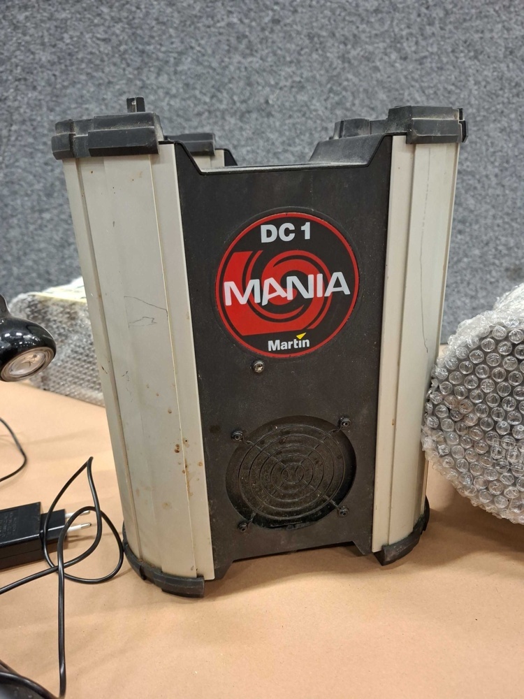 1587483-2 5 light effect projectors Martin Mania DC1