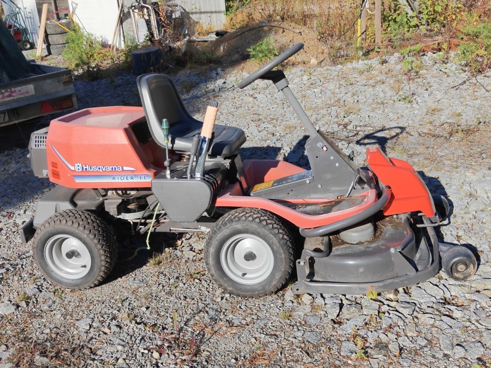 1581698-2 Riding lawn mower Husqvarna Rider 11 (repair item)