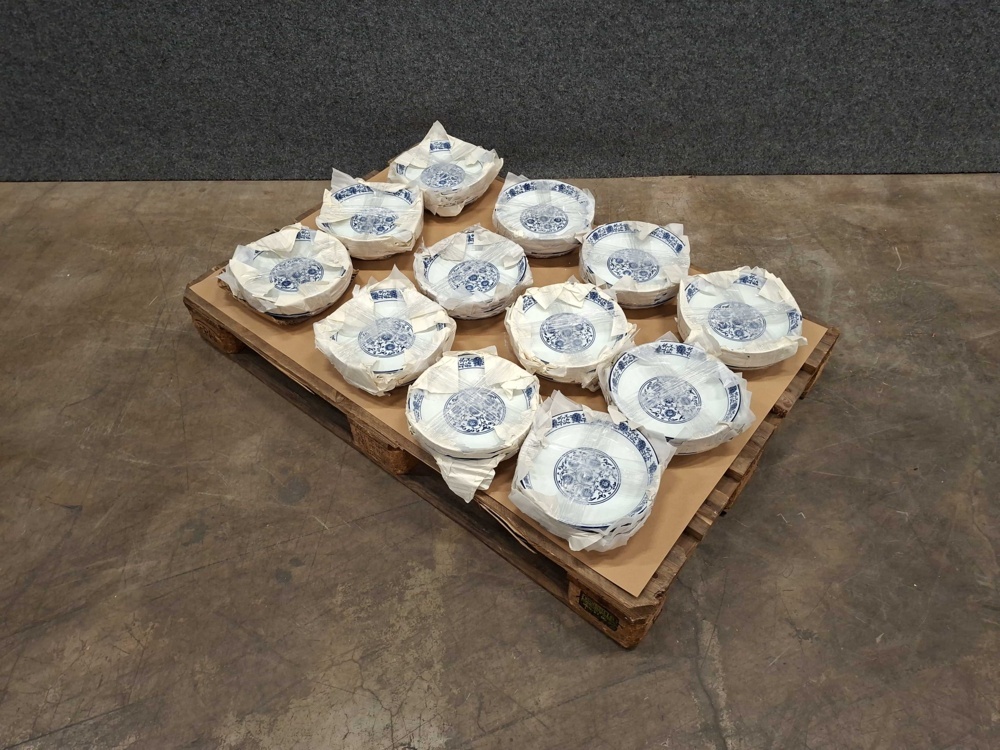 1587493-1 about 60 plates with Chinese motif