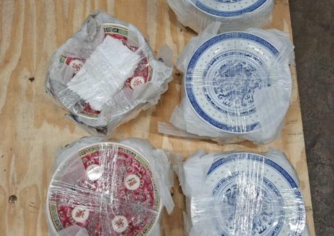 Plates with Chinese motif