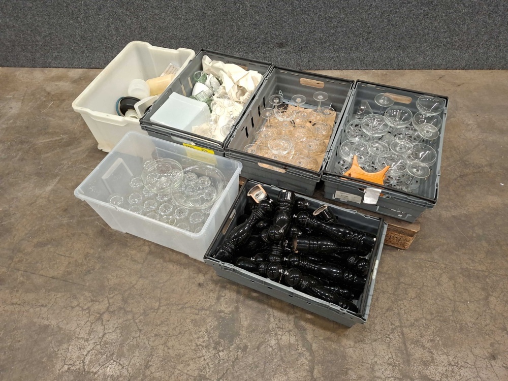 1587497-1 Glass, pepper mills, jars etc.