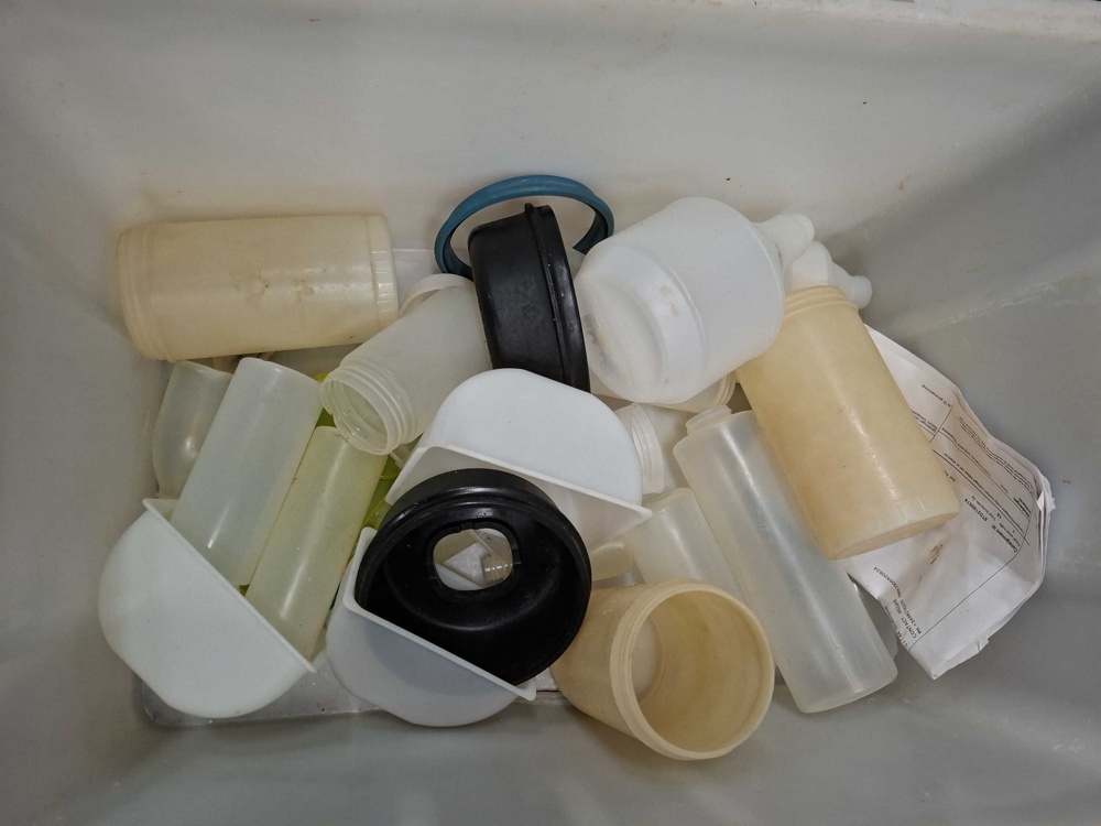 1587497-2 Glass, pepper mills, jars etc.
