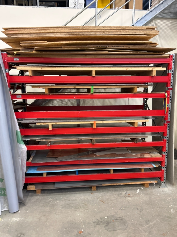 1546236-1 Lot with sheet metal and wood panel material
