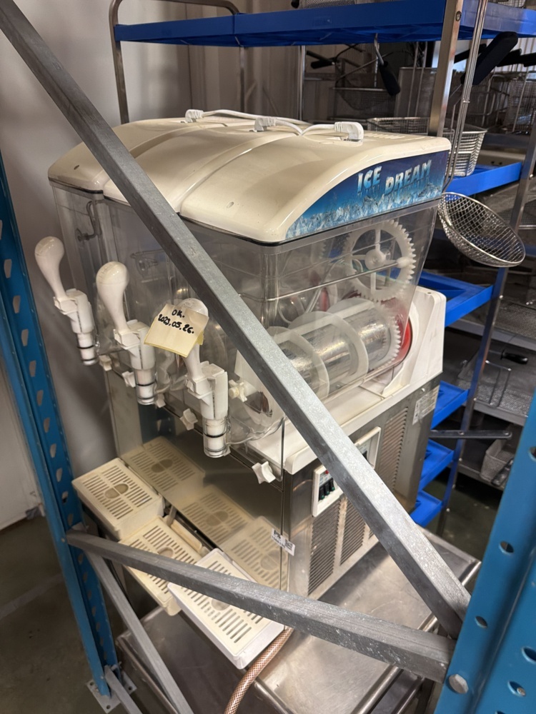 1566130-2 Slush machine with 3 containers - SPM