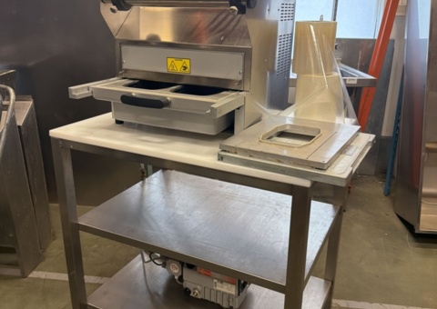 Vacuum sealing machine with cutting table - DuniForm/Reepack