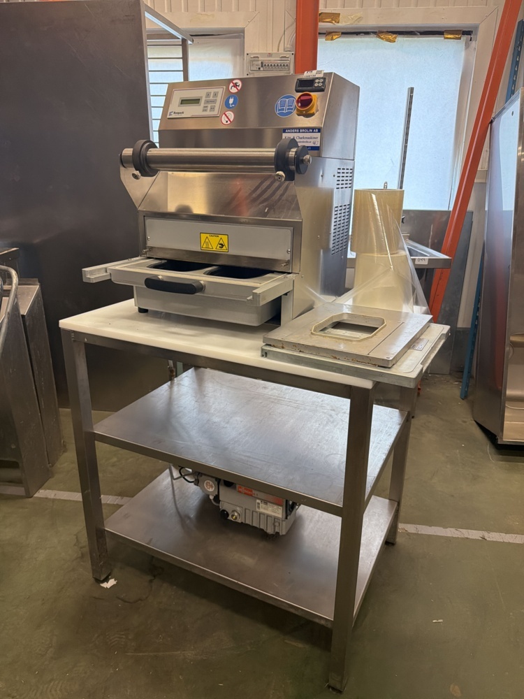 1566134-1 Vacuum sealing machine with cutting table - DuniForm/Reepack