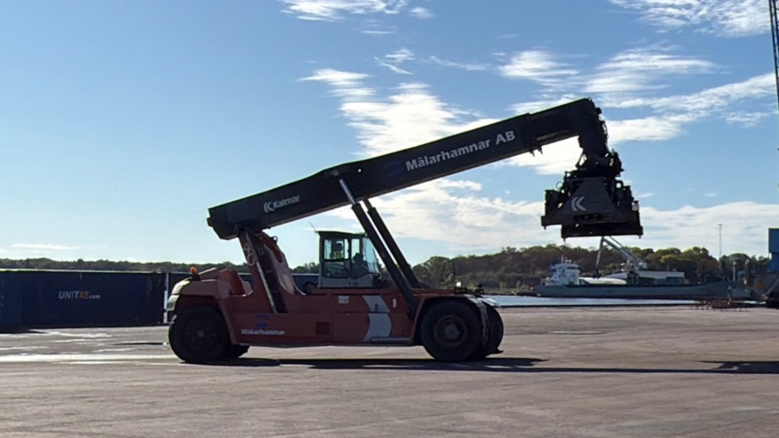1587623-32 Kalmar DRF450-75C5XS Reachstacker 45 ton 2007