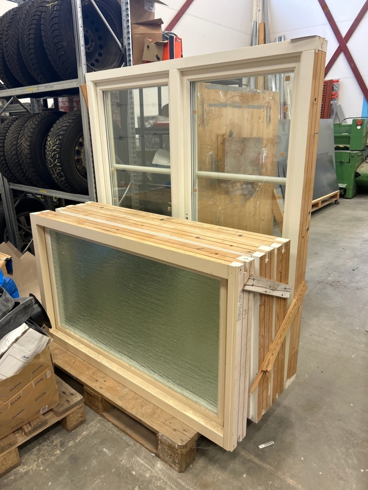 1546243-1 Window 4 pcs