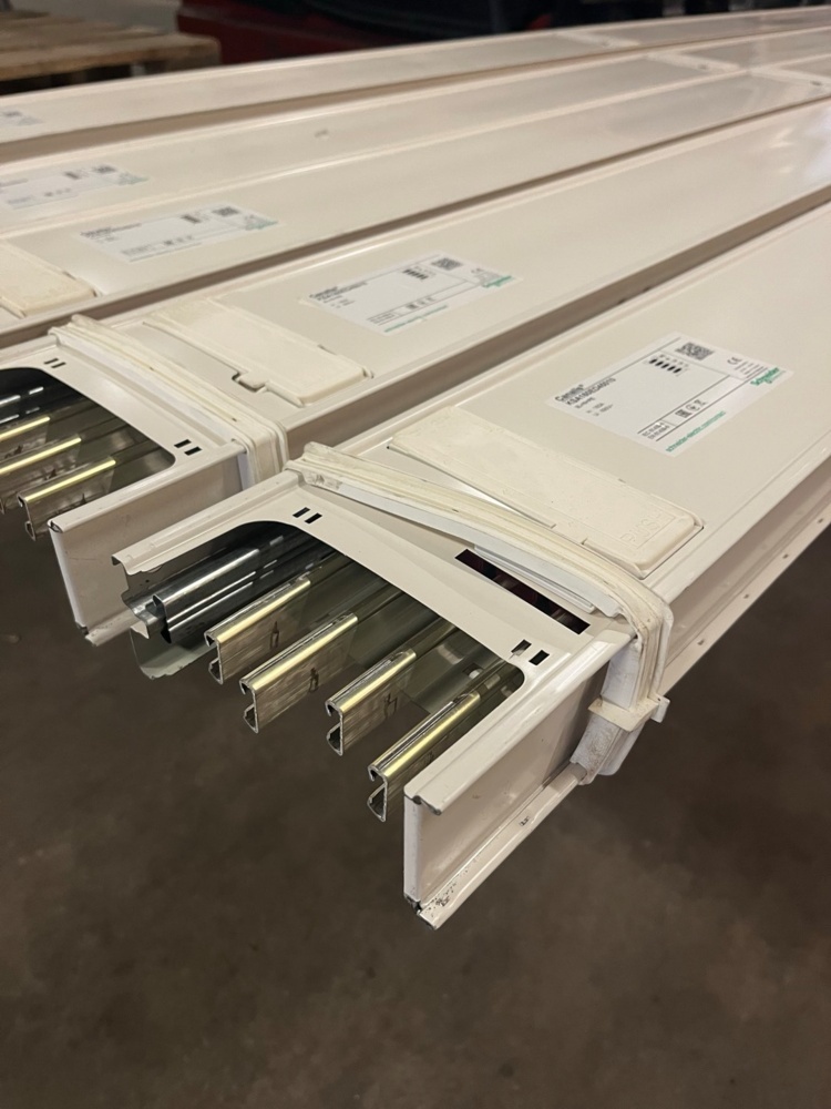 1587629-2 Schneider Electric Busbar/power rail 14 pcs.