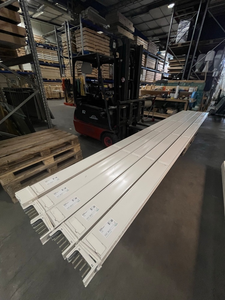 1587629-1 Schneider Electric Busbar/power rail 14 pcs.