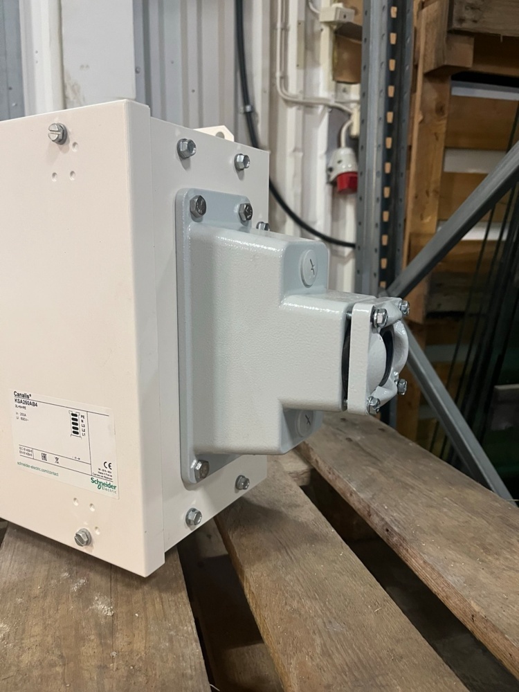 1587630-2 Schneider Canalis KSA250AB4 Inlet box 250A for busbar system 2 pcs