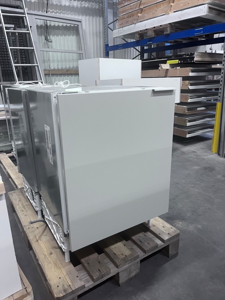 1587639-2 Countertop refrigerator Siemens IQ500