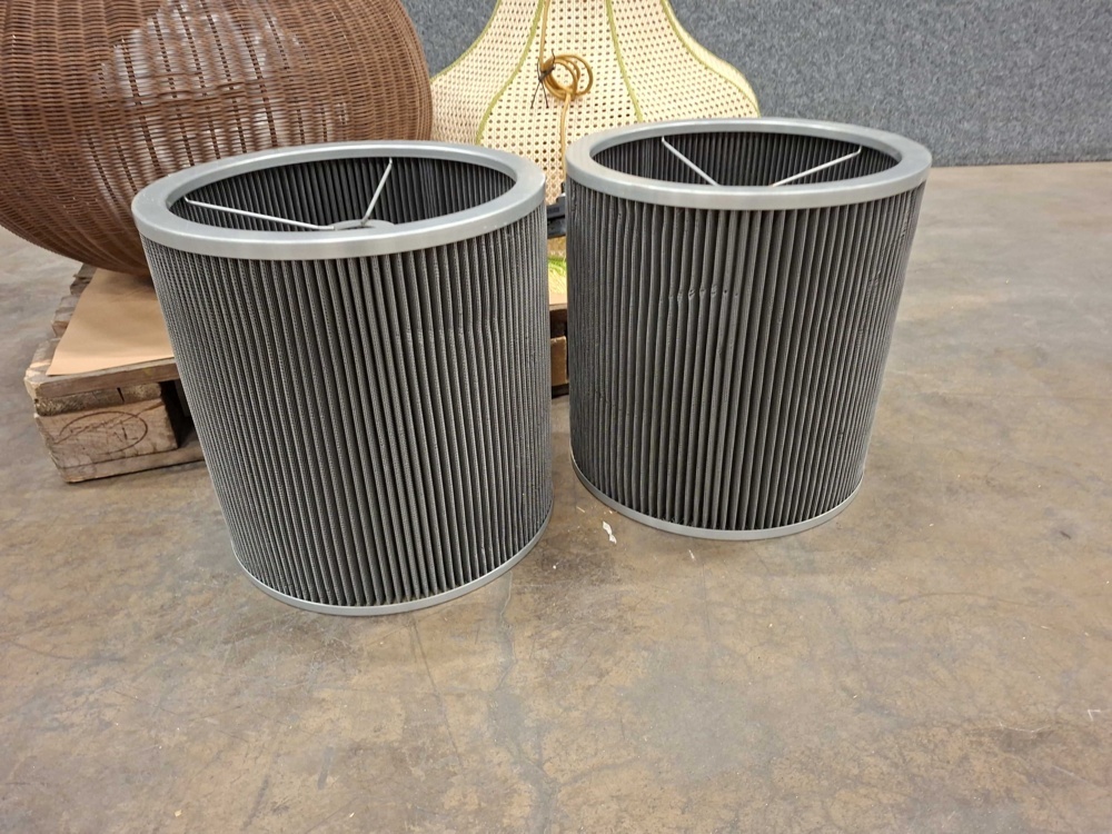 1587504-2 4 lampshades