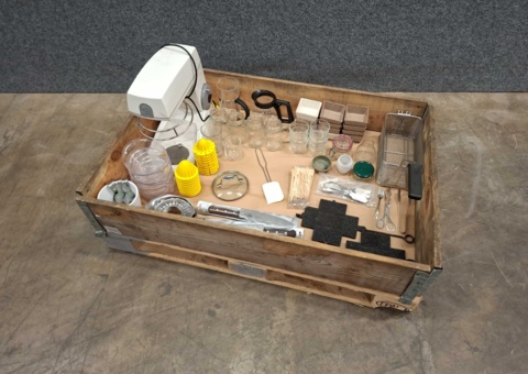 Lot with various kitchen utensils
