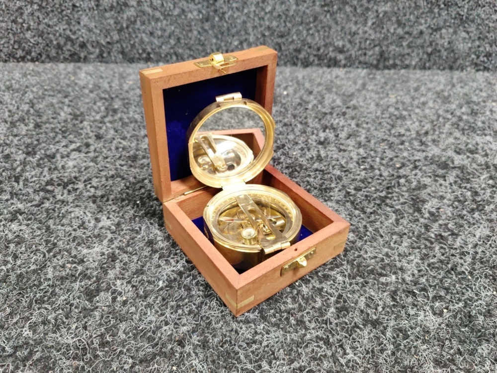1588689-1 Brass polished Brunton compass