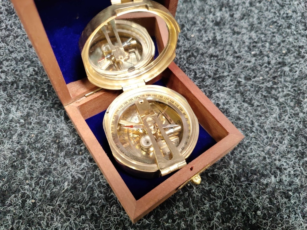 1588689-5 Brass polished Brunton compass